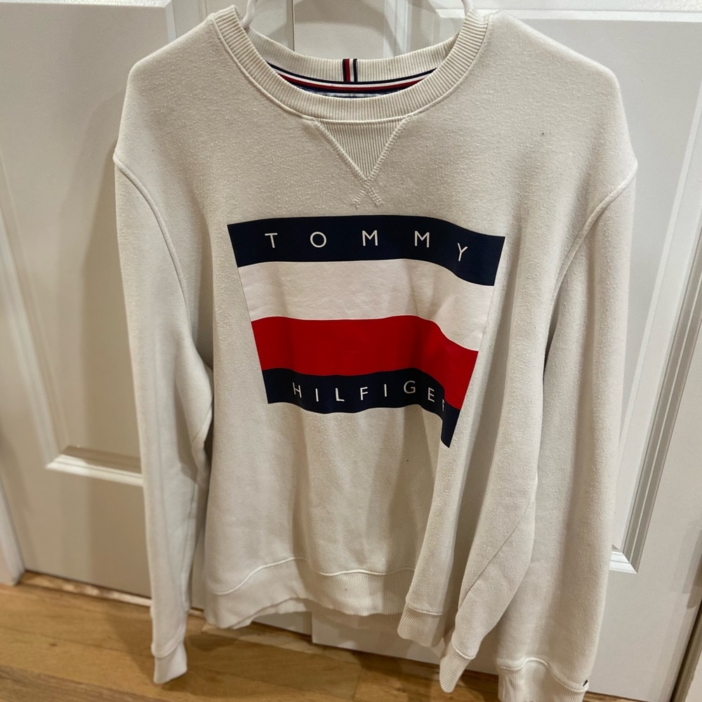 Tommy Sweater 🔥🔥🔥